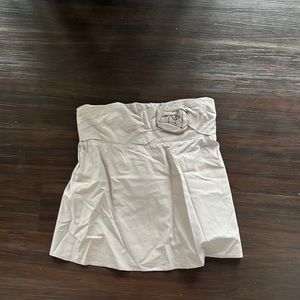 Small strapless top, flower detailing on the top, light grey Alice and Olivia